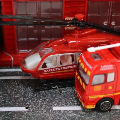 Rettungswagen Spielzeug Set mit Helikopter, Fahrzeugen...