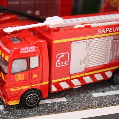 Rettungswagen Spielzeug Set mit Helikopter, Fahrzeugen & Zentrale